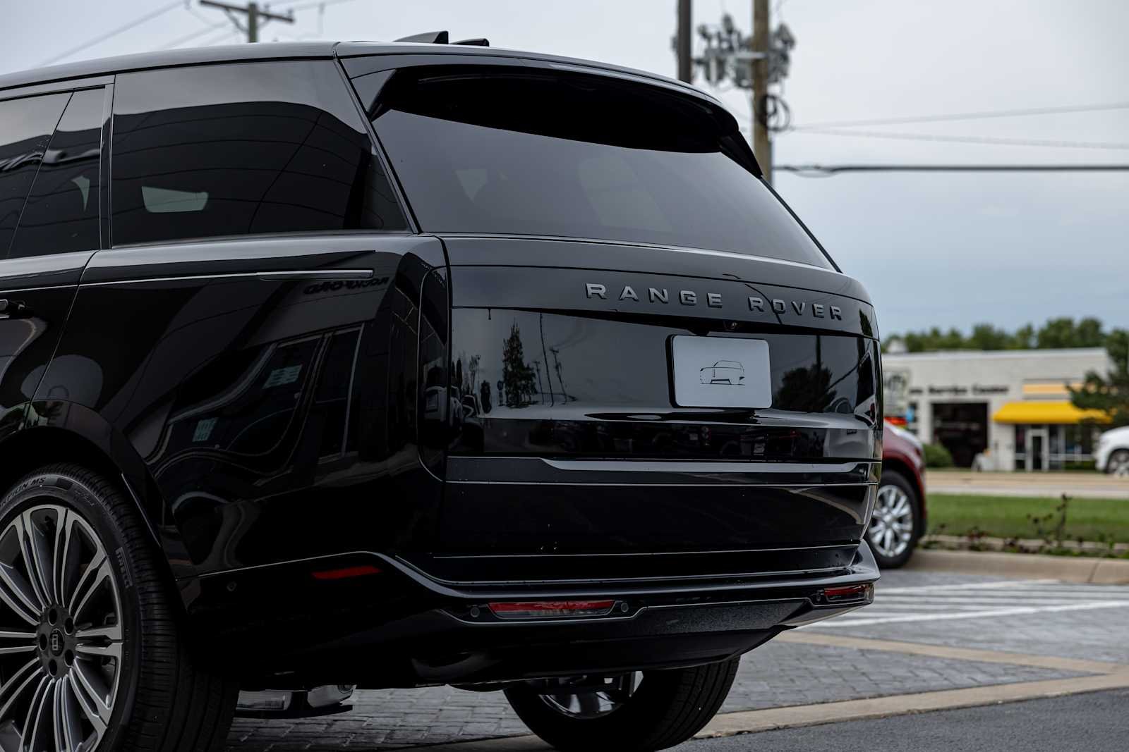 New 2027 Santorini Black Land Rover SE image 38
