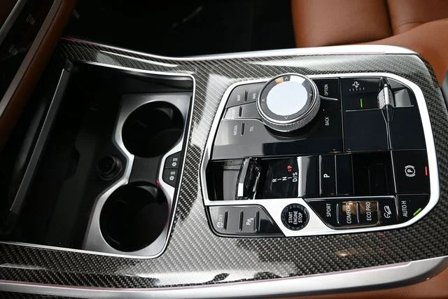 Used 2024 White BMW M60i image 12
