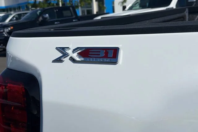 New 2026 Summit White GMC SLE image 9