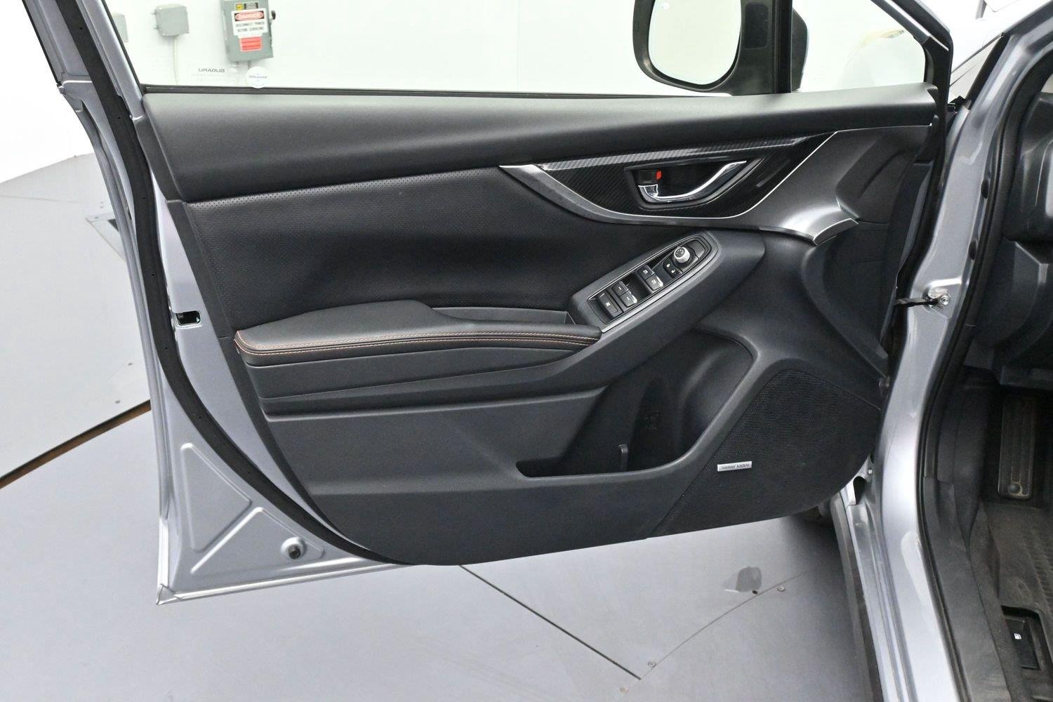 Used 2018 Ice Silver Metallic Subaru Limited image 10