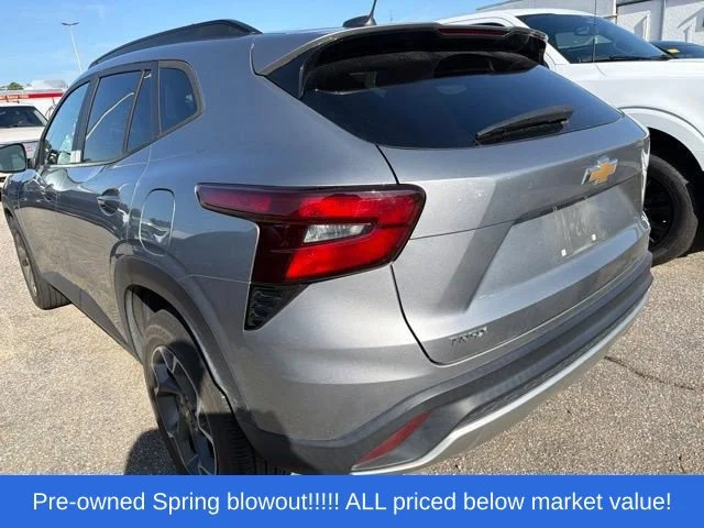 Used 2024 Gray Chevrolet LT image 5