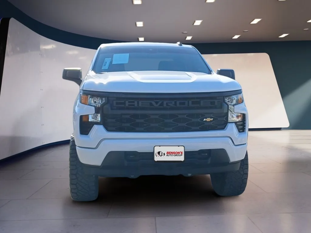 Used 2023 White Chevrolet Custom image 8