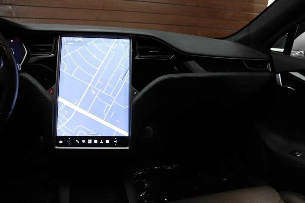 Used 2018 Obsidian Black Metallic Tesla  image 32