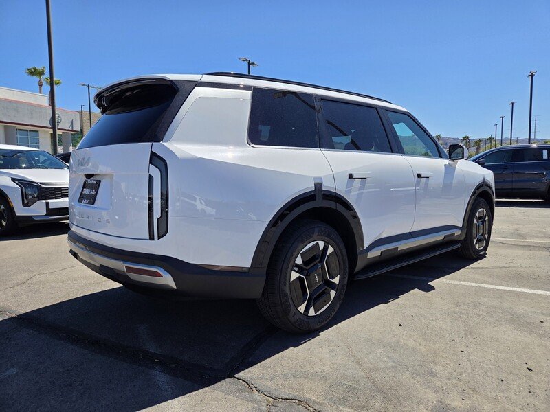 New 2027 Glacial White Pearl Kia EX image 3