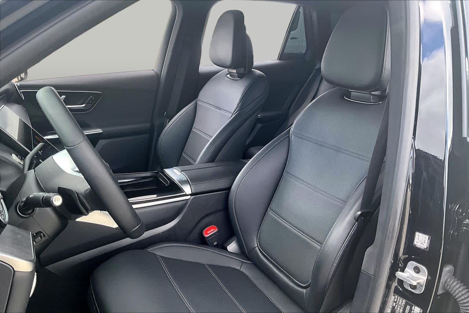 Used 2025 Black Mercedes-Benz GLC 300 image 7