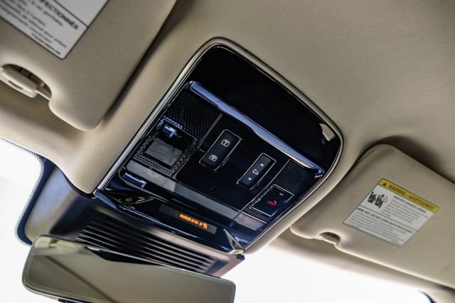 Used 2022 Fuji White Land Rover SE image 44
