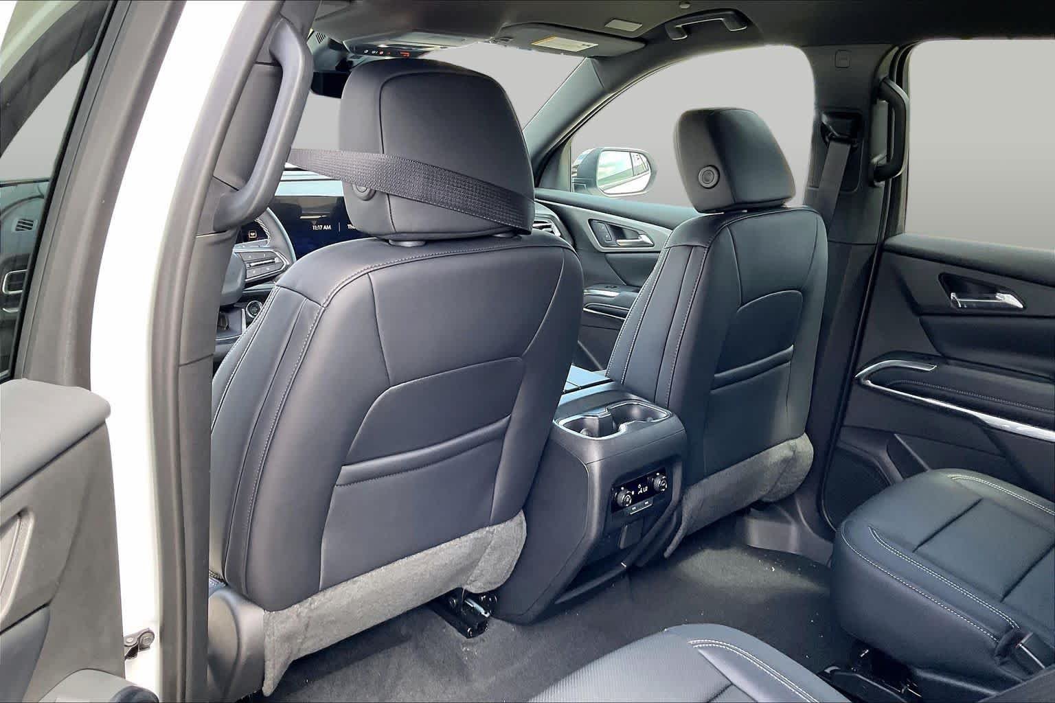 New 2027 Summit White Chevrolet LT image 22