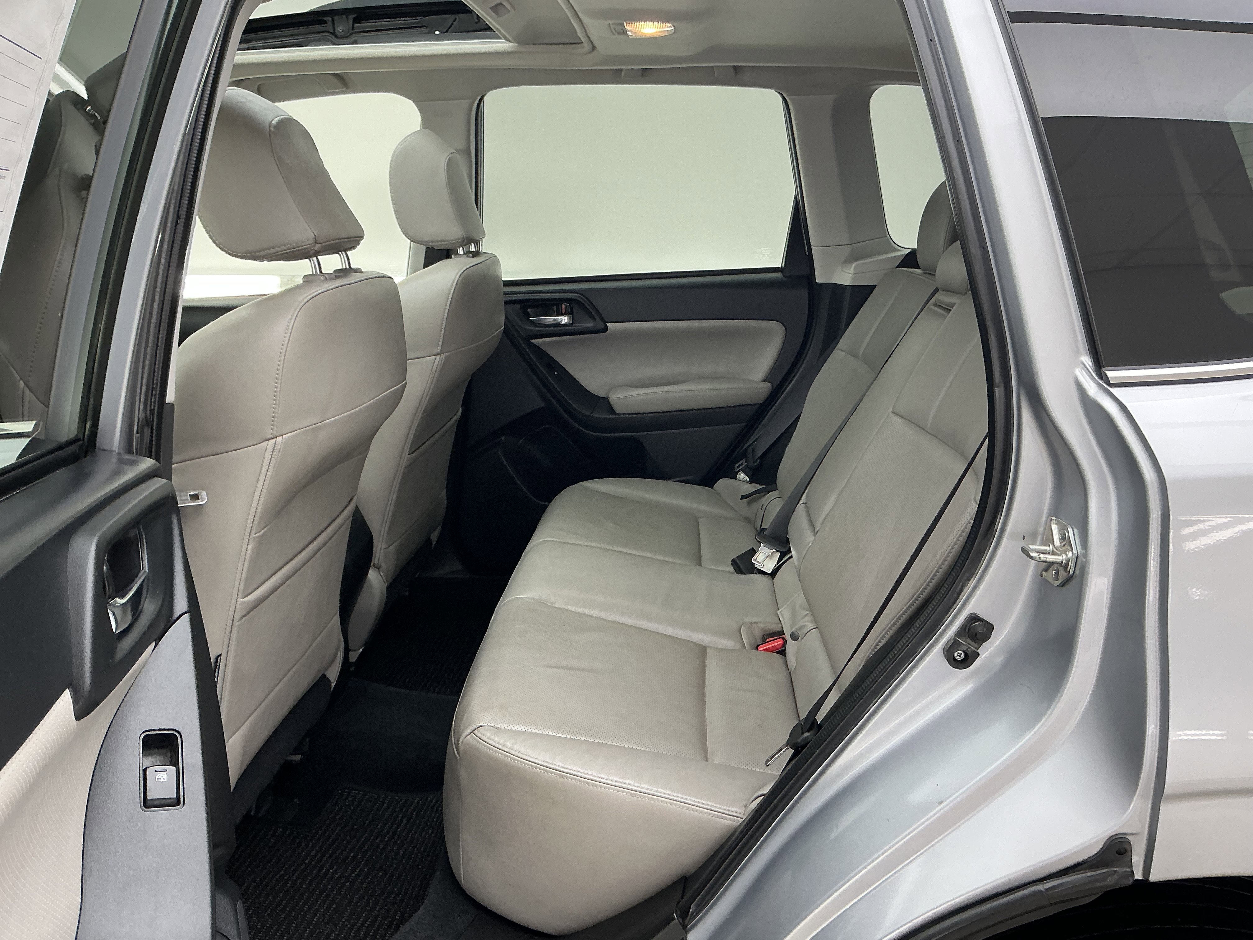 Used 2015 Ice Silver Metallic Subaru 2.5i Limited image 19