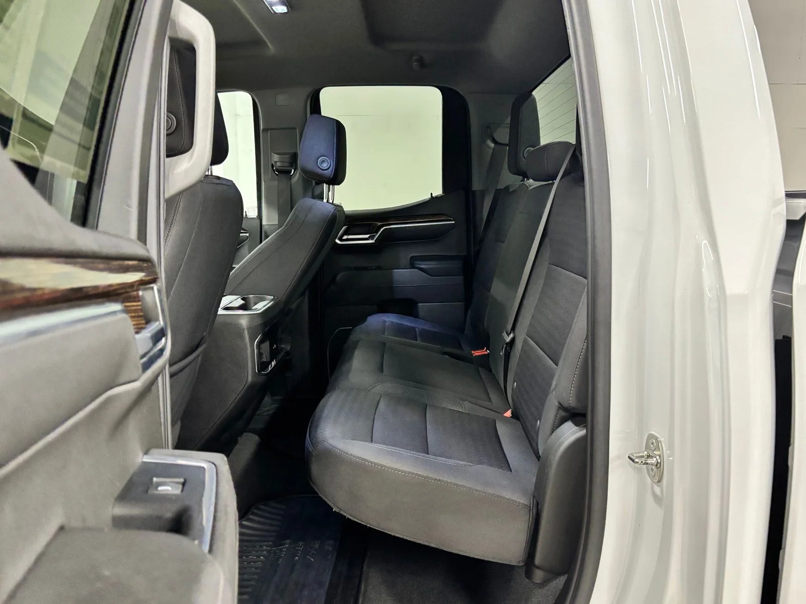 Used 2023 White GMC Elevation image 19