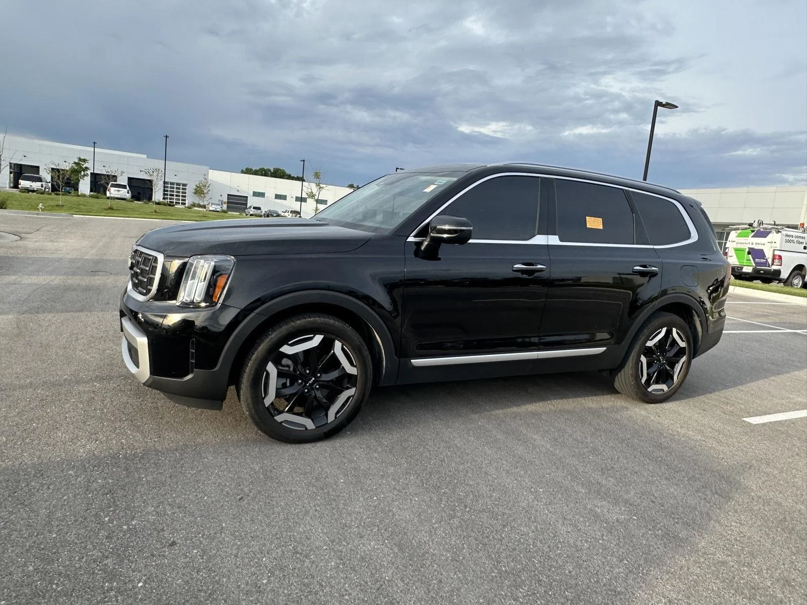 Used 2023 Kia Telluride S with VIN 5XYP6DGC9PG359369 for sale in Kansas City