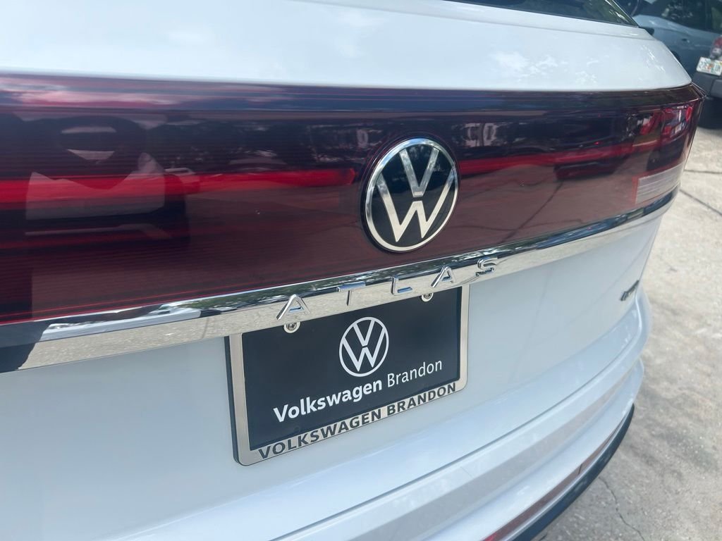 New 2026 White/off-white Volkswagen 2.0T SEL Premium R-Line image 32