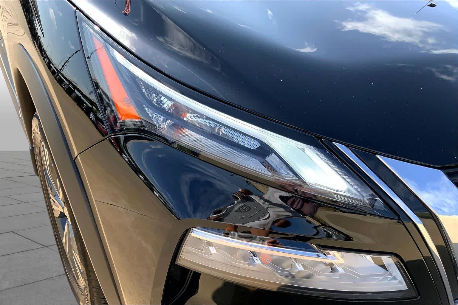 Used 2023 Super Black Nissan SV image 26