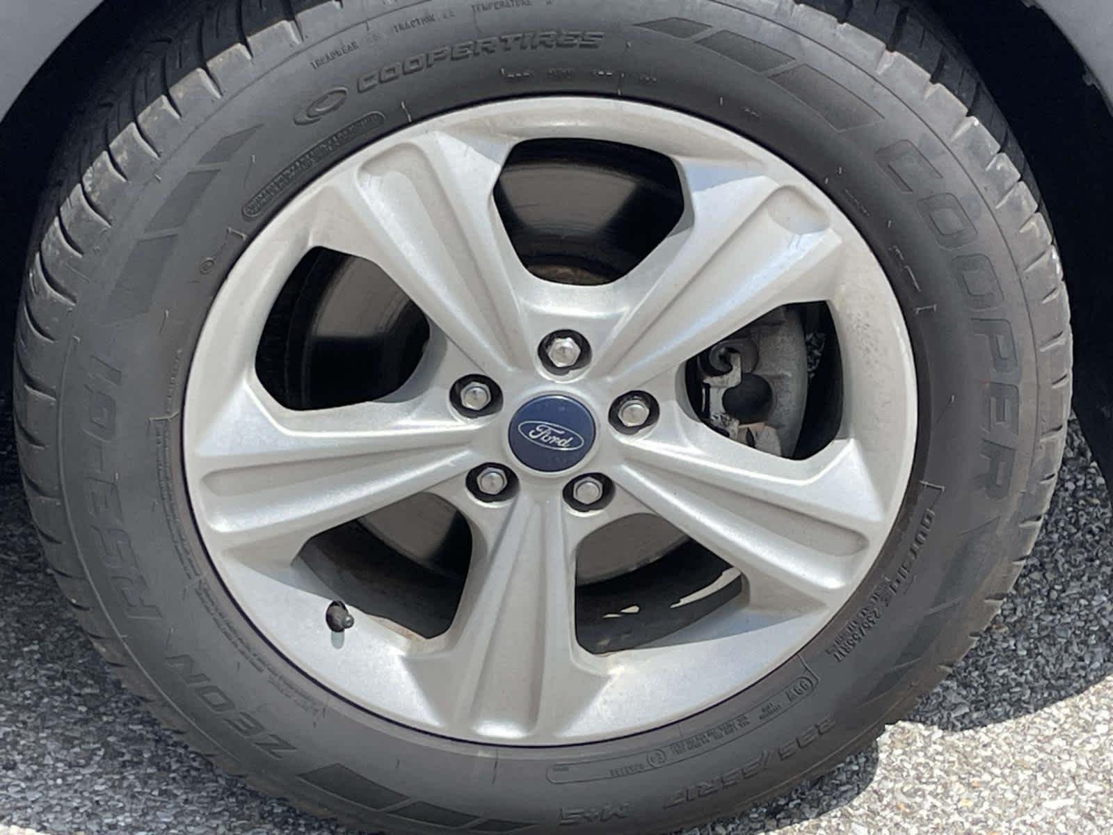 Used 2014 Ruby Red Tinted Clearcoat Ford SE image 16