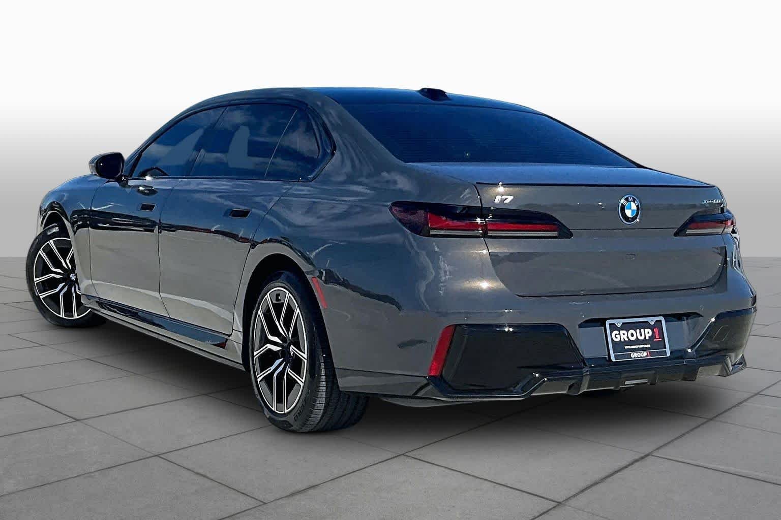 Used 2023 Individual Dravit Grey Metallic BMW xDrive60 image 11