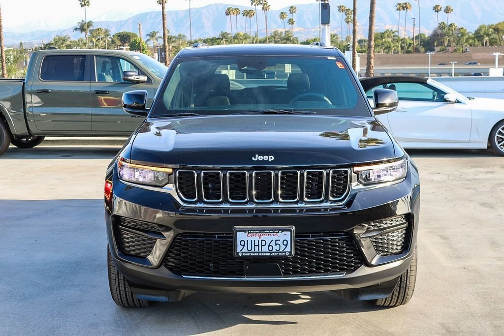 Used 2025 Diamond Black Jeep Laredo X image 3