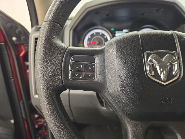 Used 2016 Delmonico Red Pearlcoat Ram Tradesman image 28