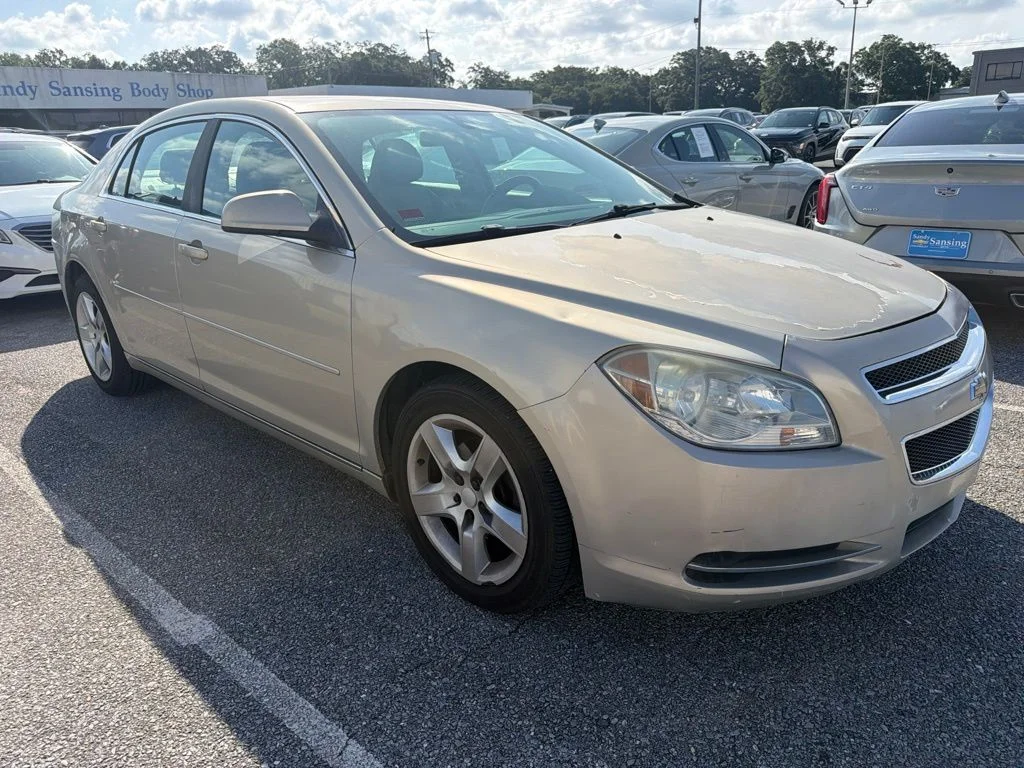 Used 2010 Gold Chevrolet LT image 3