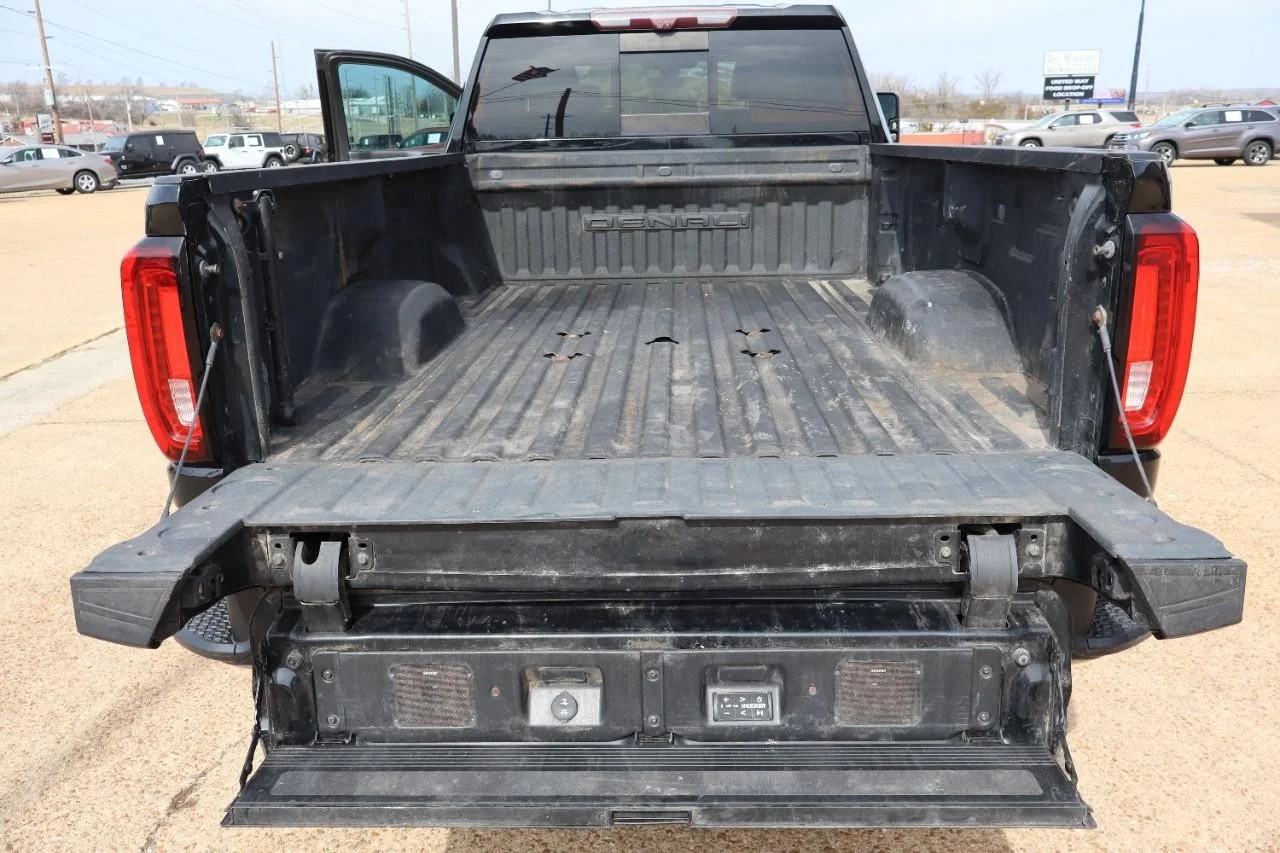 Used 2020 Onyx Black GMC Denali image 9