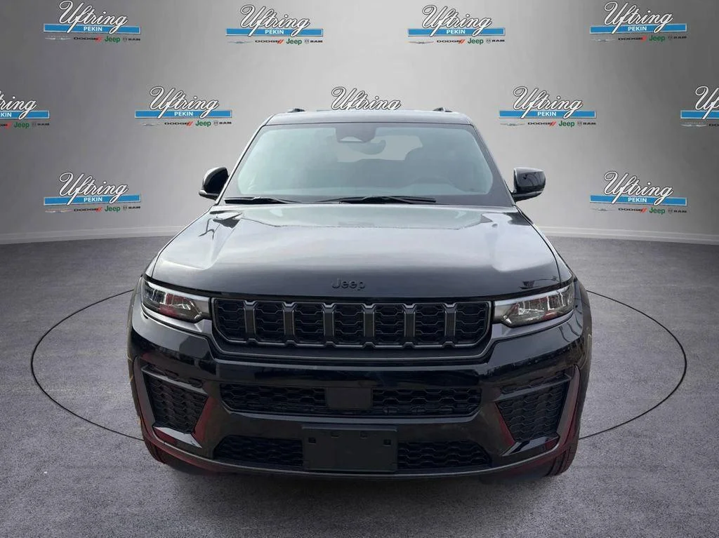 New 2026 Diamond Black Crystal Pearlcoat Jeep Laredo Altitude image 8