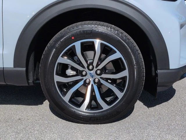New 2026 Space White Metallic Ford ST-Line image 11