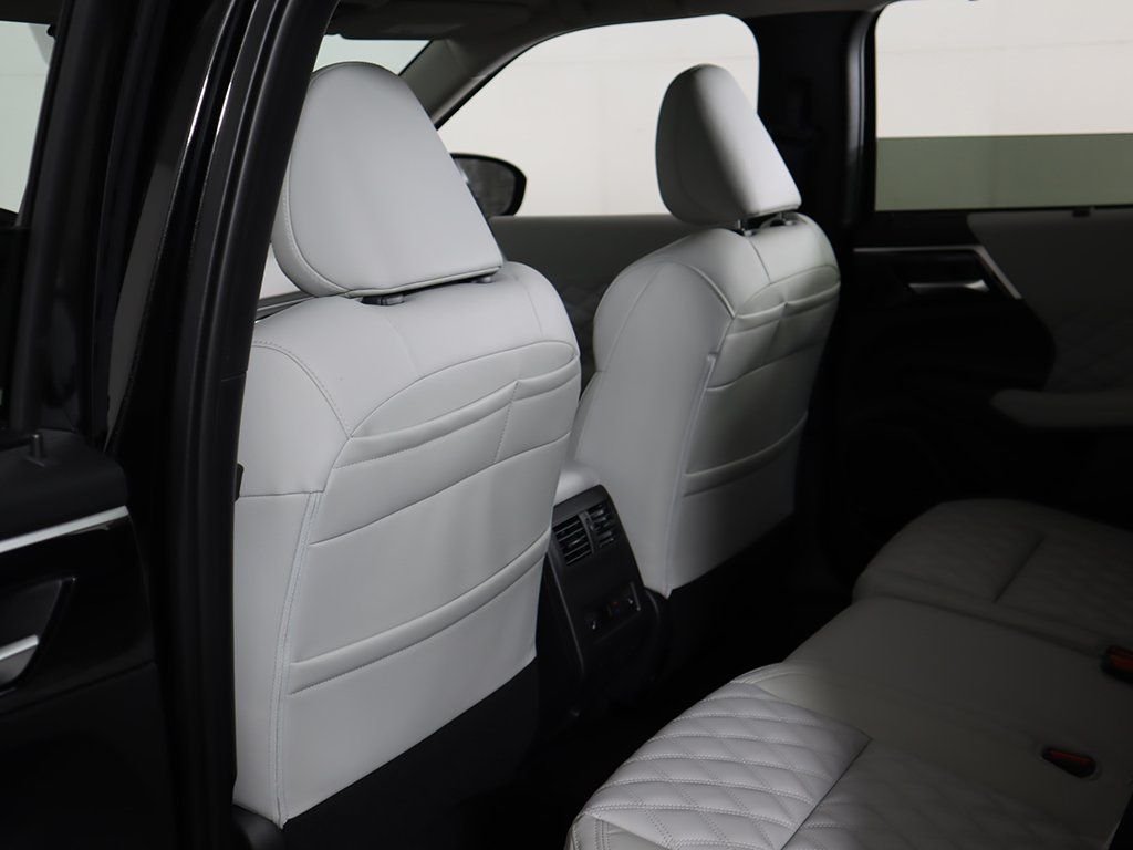 2025 Mitsubishi Outlander Plug-in Hybrid Platinum Edition - Photo 33