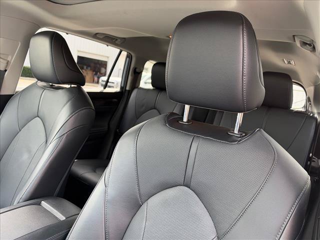 Used 2023  Toyota Limited image 25