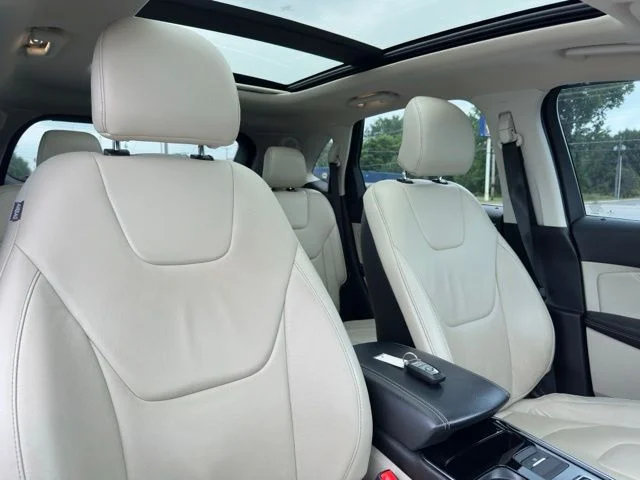 Used 2019 Red Ford Titanium image 9