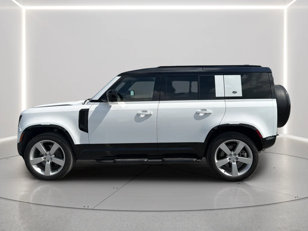 Used 2024  Land Rover X-Dynamic SE image 13