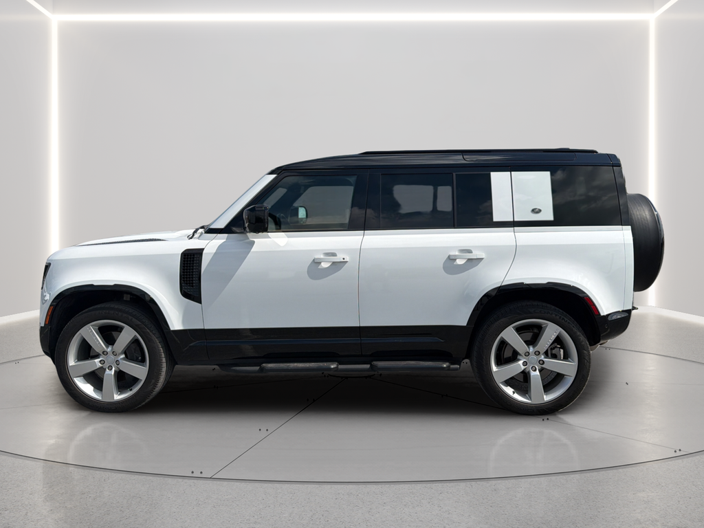 Used 2024 Fuji White Land Rover X-Dynamic SE image 13