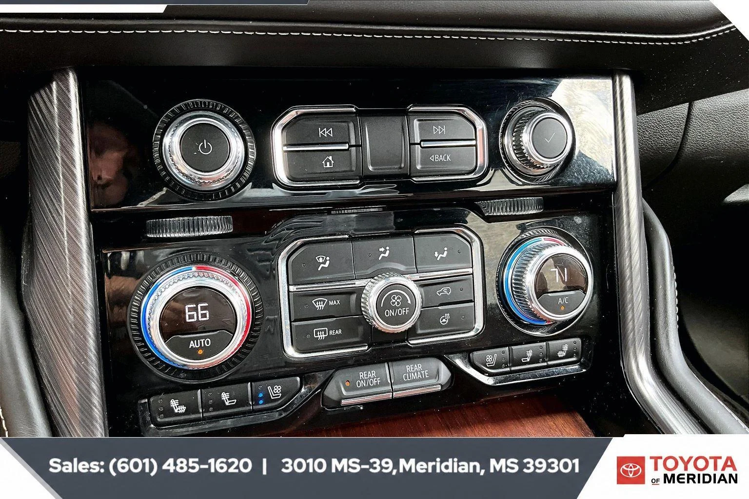 Used 2024 Onyx Black GMC Denali Ultimate image 23