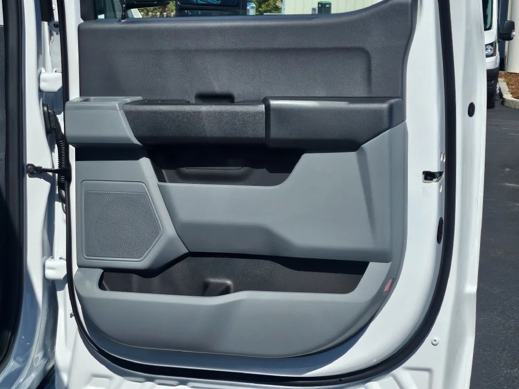 New 2027 Oxford White Ford F-250® XL image 34