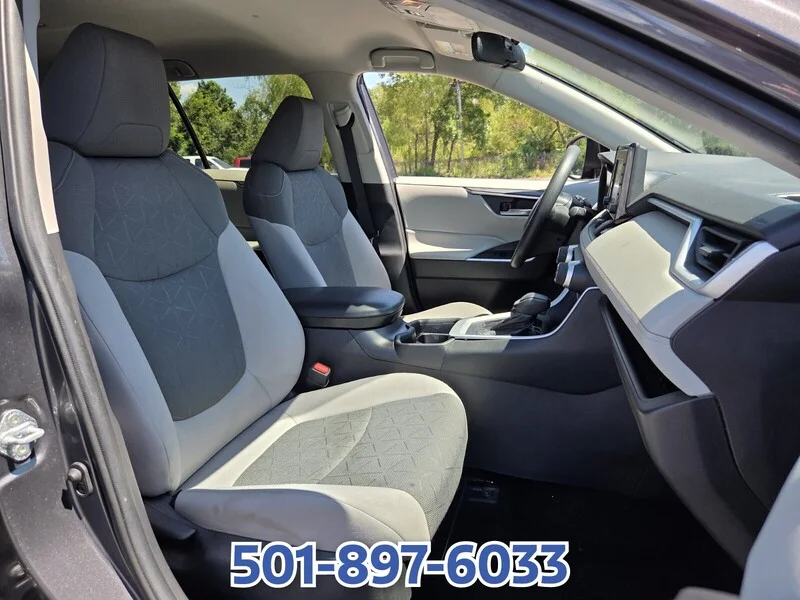 Used 2021 Magnetic Gray Metallic TOYOTA XLE FWD image 15