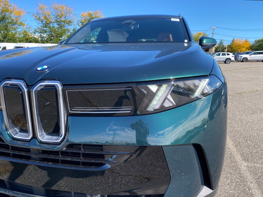 New 2027 Vancouver Green Metallic BMW 40 xDrive image 3