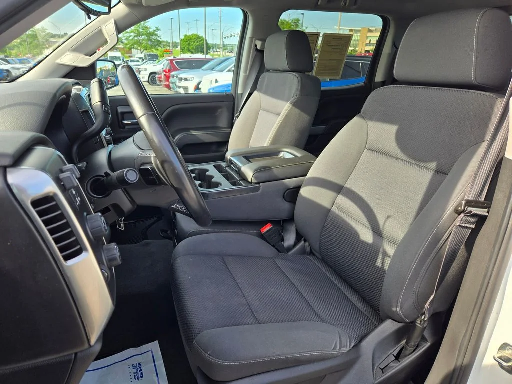 Used 2018 White Chevrolet LT image 17