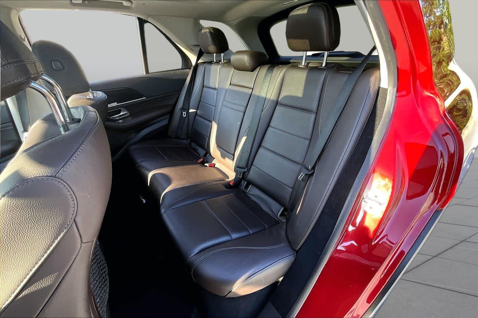 Used 2022 MANUFAKTUR Cardinal Red Metallic Mercedes-Benz GLE 350 image 21