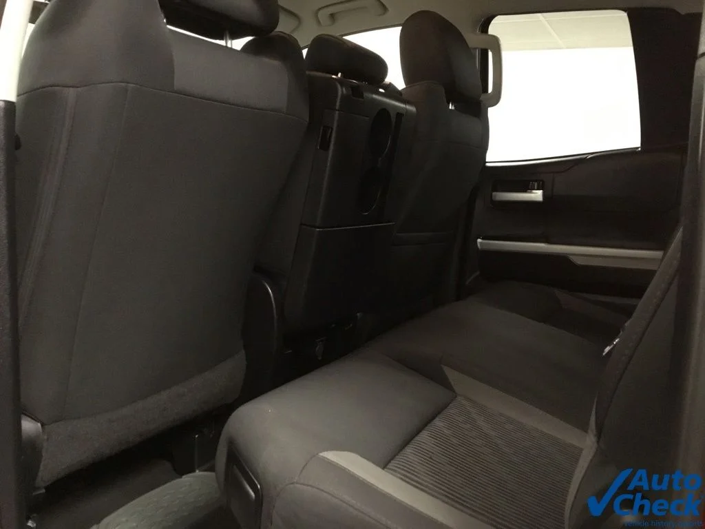 Used 2014 Red Toyota SR5 image 33