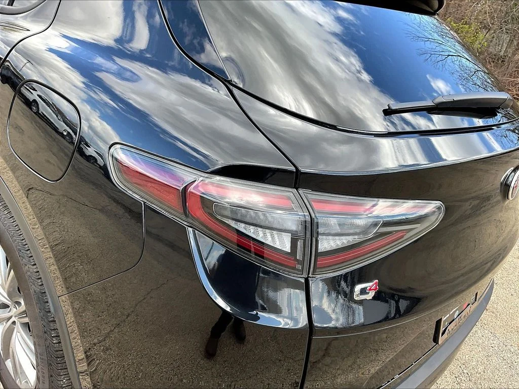 Used 2024 Black Metallic Alfa Romeo Sprint image 23