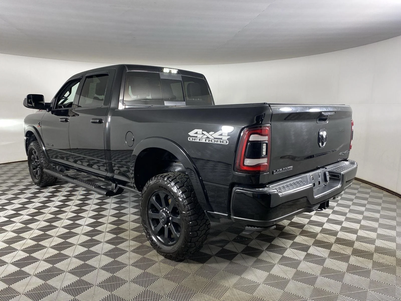 Used 2021 Diamond Black Crystal Pearlcoat Ram Laramie image 5
