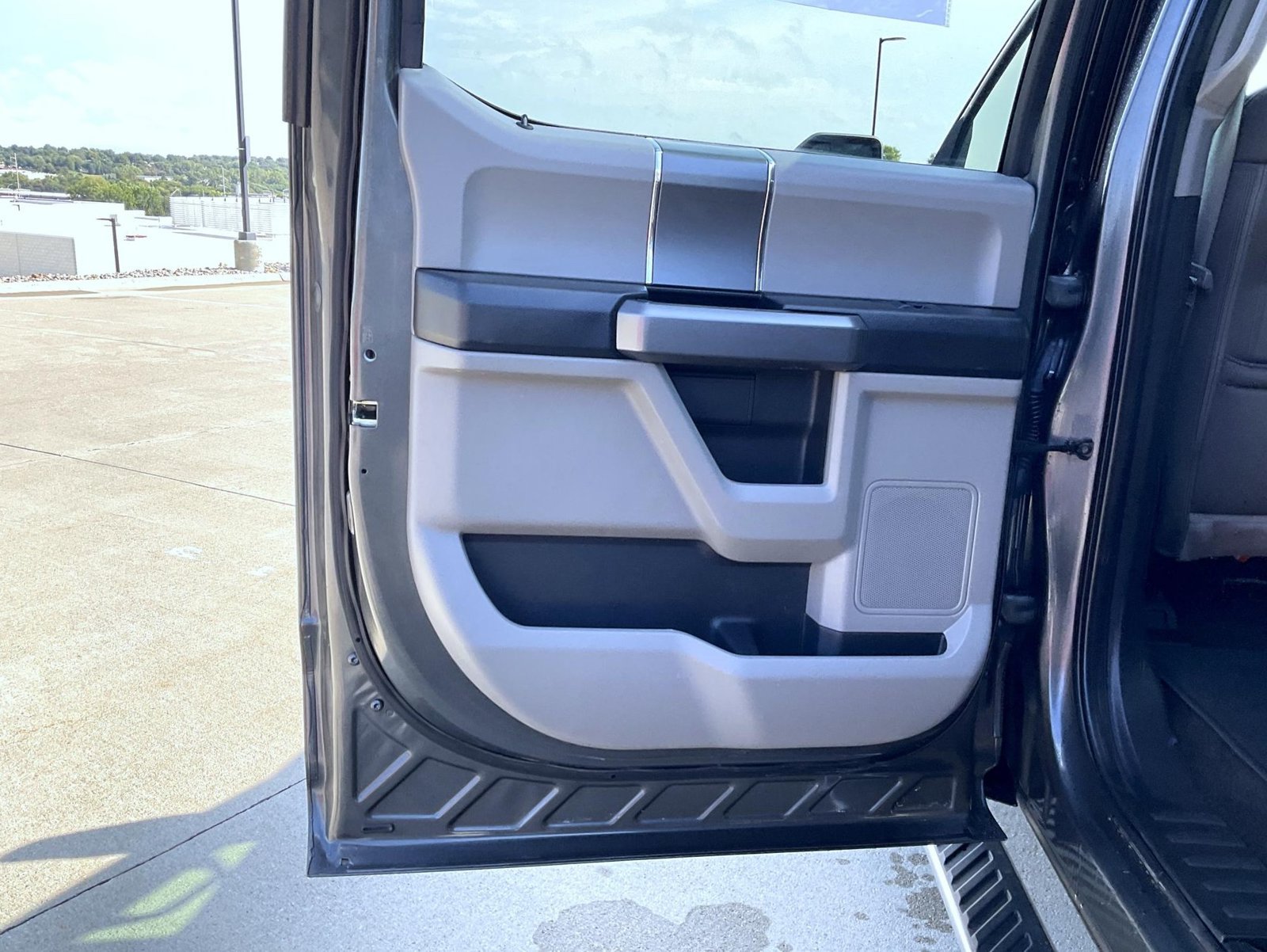 Used 2019 Gray Ford XLT image 19