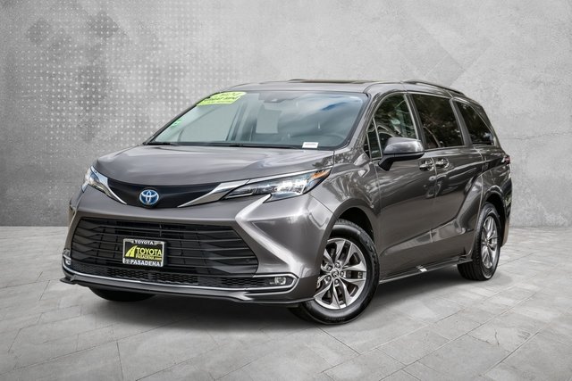 2024 TOYOTA TRUCK SIENNA XLE