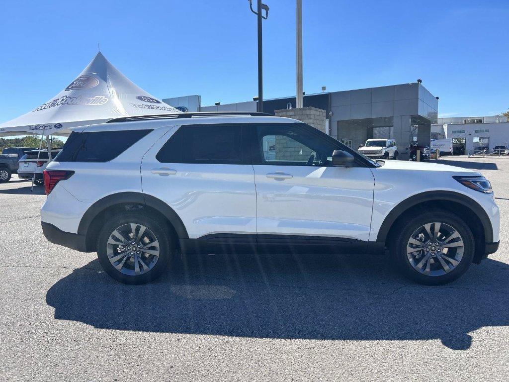 New 2027 Star White Metallic Tri-Coat Ford Active image 3