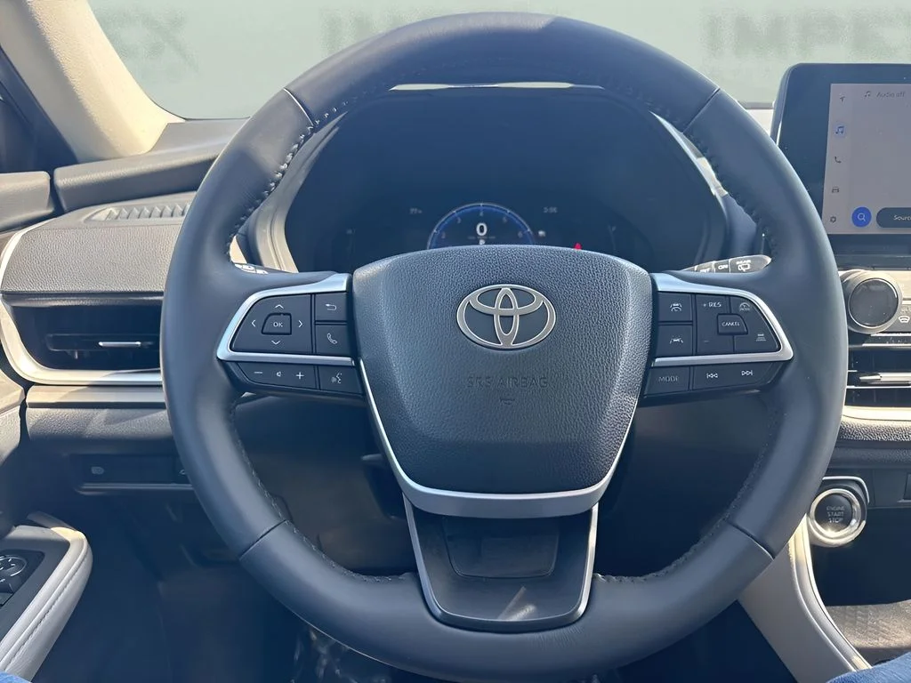 Used 2025 Silver Toyota XLE image 16