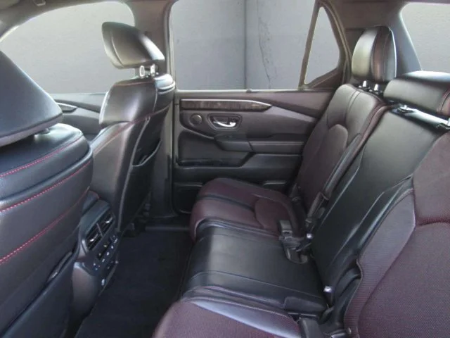 Certified Used 2025 Modern Steel Metallic Honda AWD Black Edition image 15