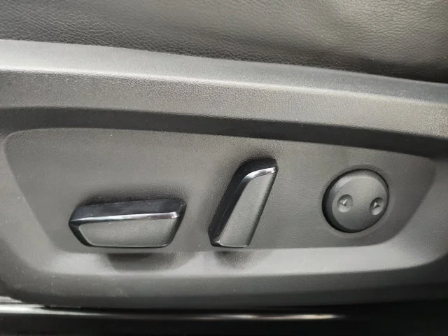 Used 2022  Mitsubishi SEL image 13