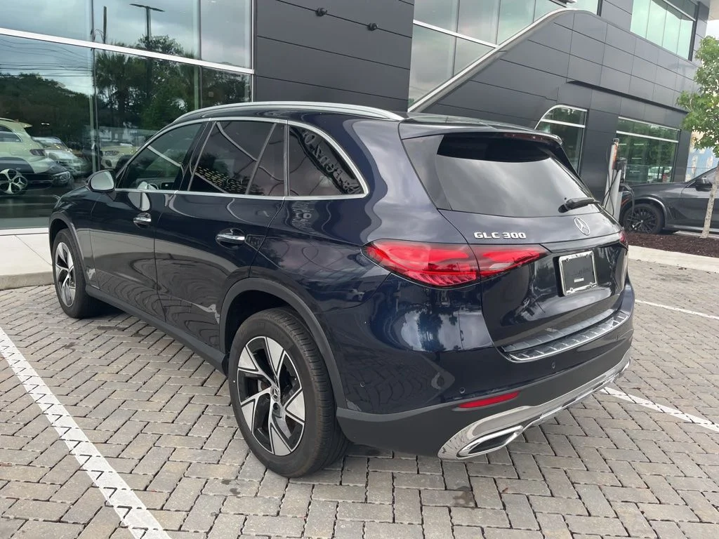 Used 2024 Nautical Blue Metallic Mercedes-Benz GLC 300 image 8