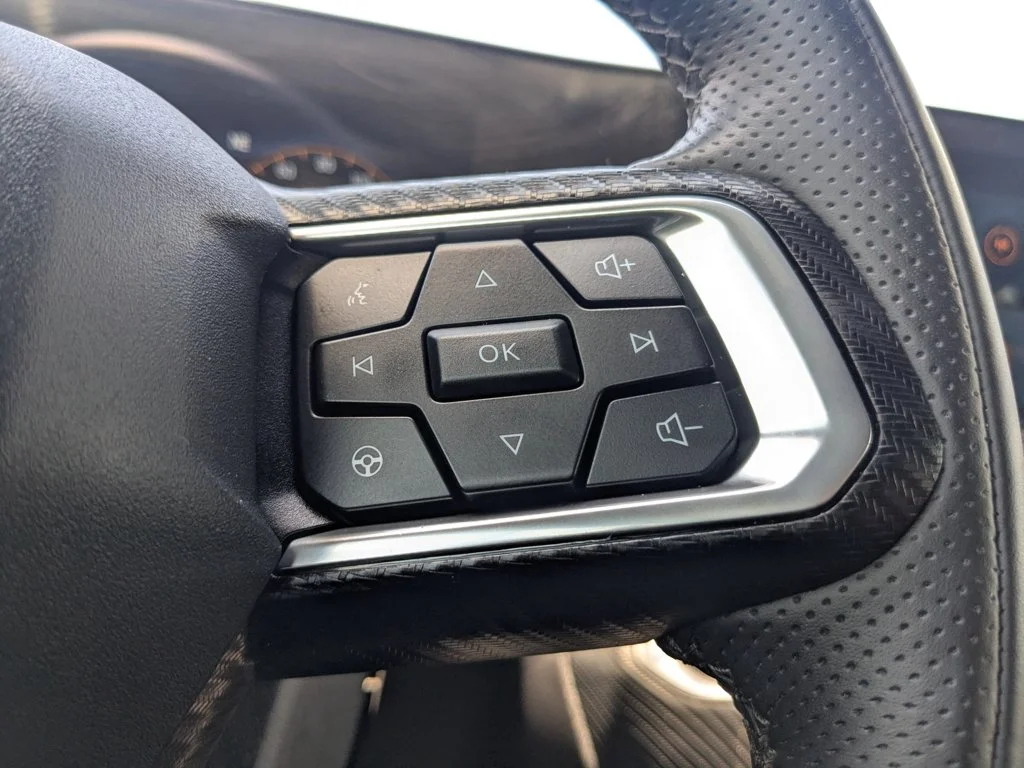 Used 2025  Ford GT Premium image 21