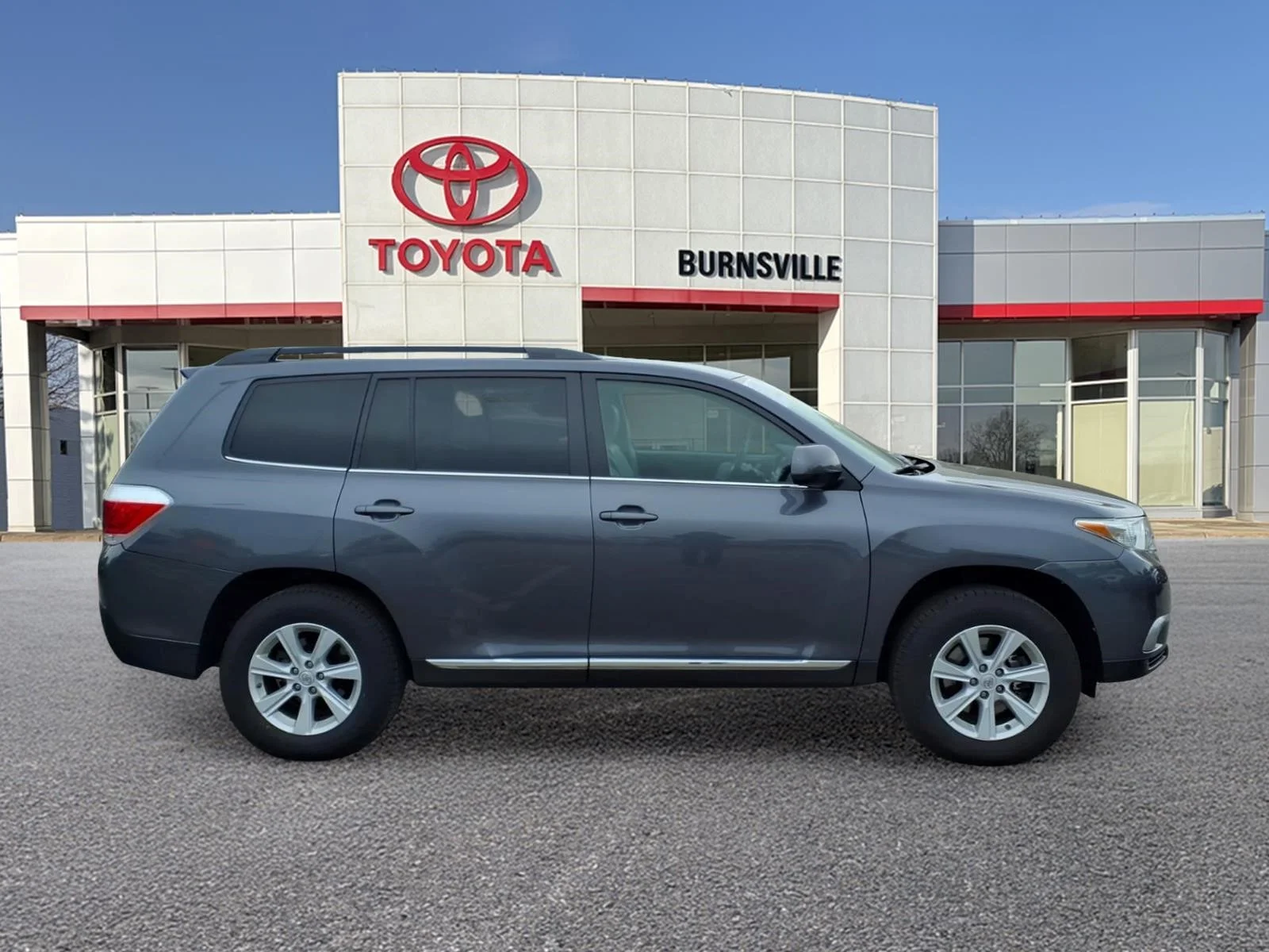 Used 2011 Toyota Highlander Base with VIN 5TDBK3EH7BS074177 for sale in Burnsville, Minnesota