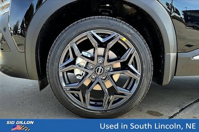 Used 2025 Super Black Nissan SR image 11