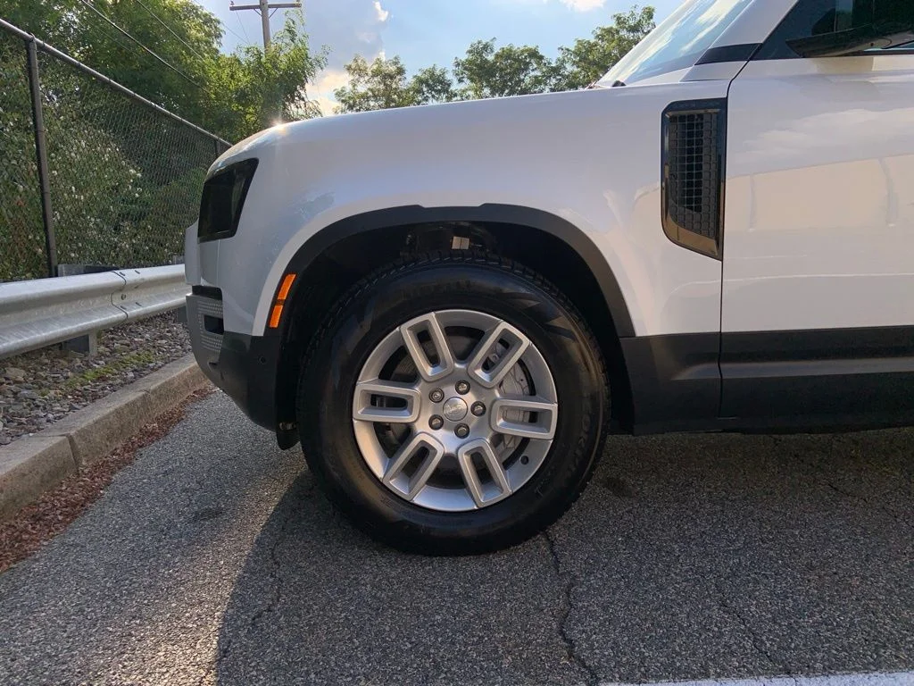 Certified Used 2025 White Land Rover S image 9