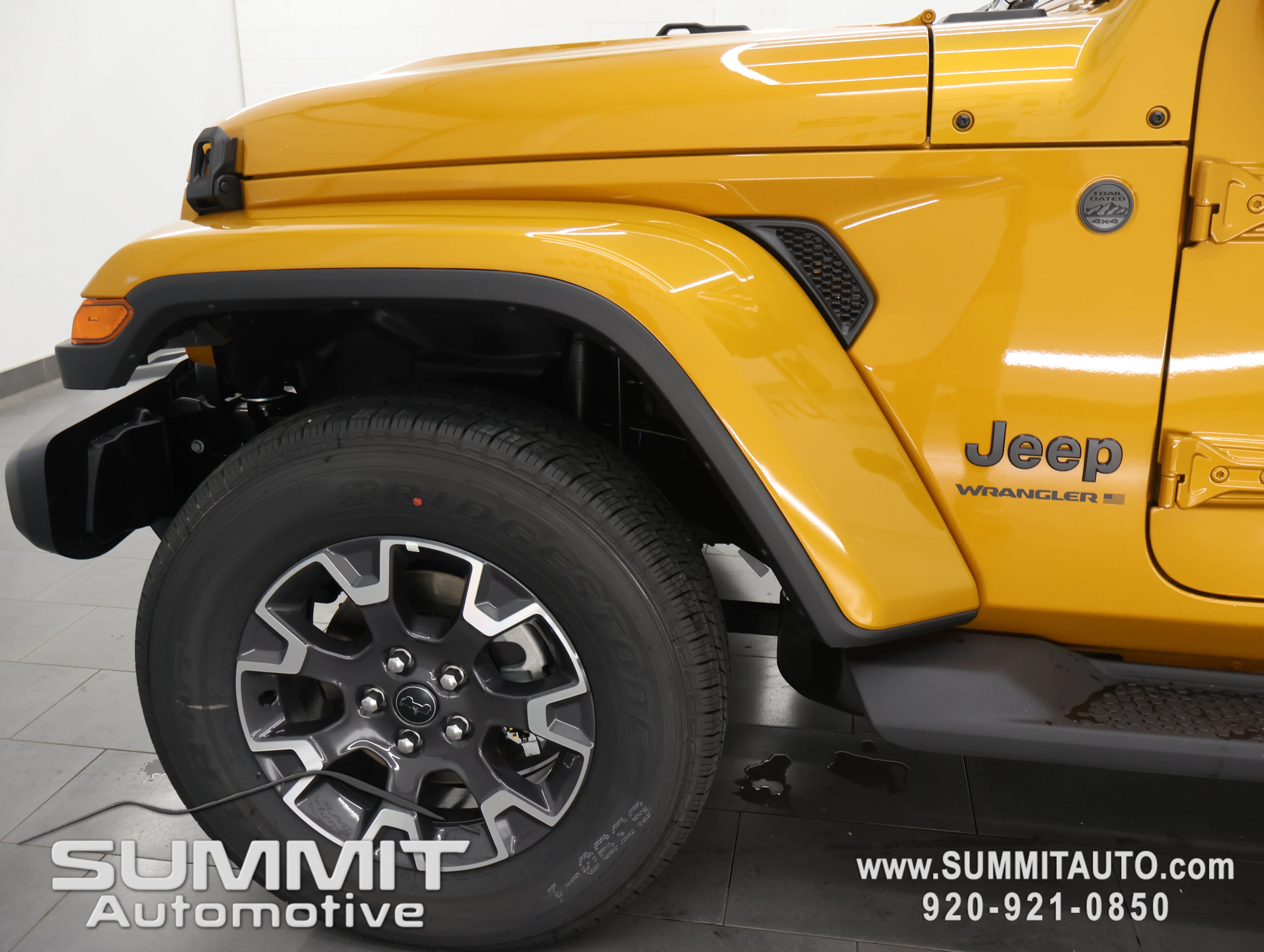 New 2026 Goldilocks Exterior Paint Jeep Sahara image 32